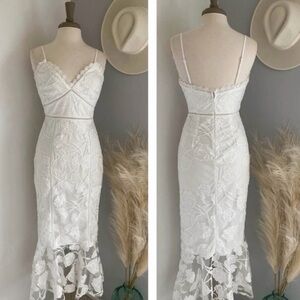 🚫SOLD 🚫Lulus Alluring Dream White Floral Mesh Lace Trumpet Midi Dress